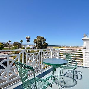 Large King Room Living Area Balcony Non-Smoking